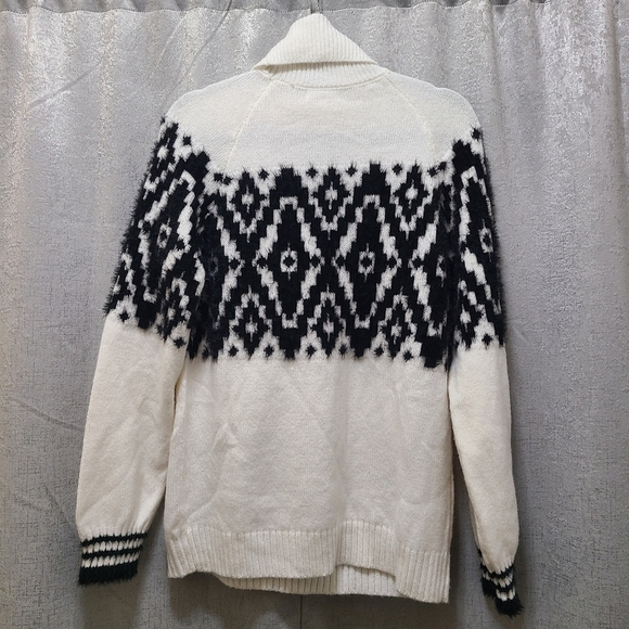 Maurices geo‎ fair isle turtle neck sweater fuzzy eyelash trim detail Medium - Picture 6 of 8